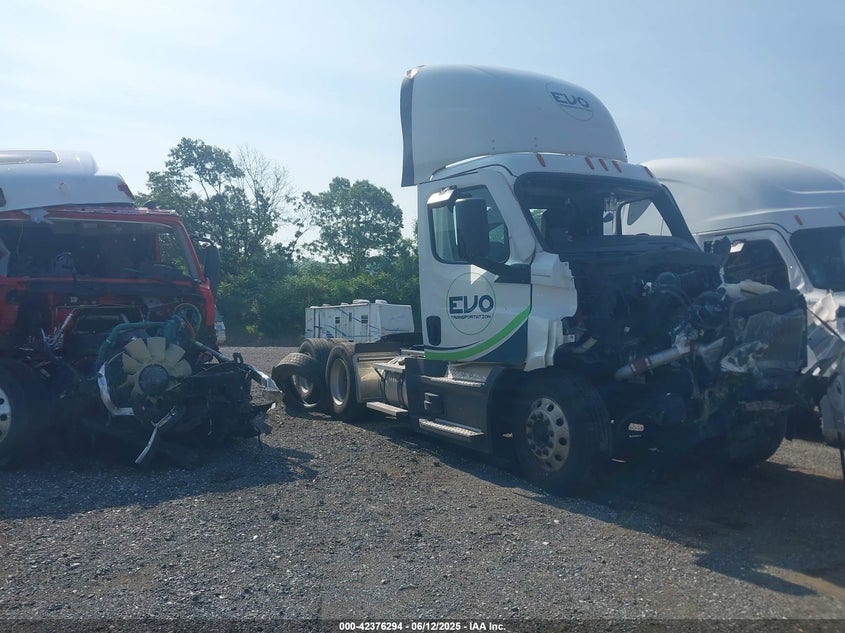2021 FREIGHTLINER NEW CASCADIA 116