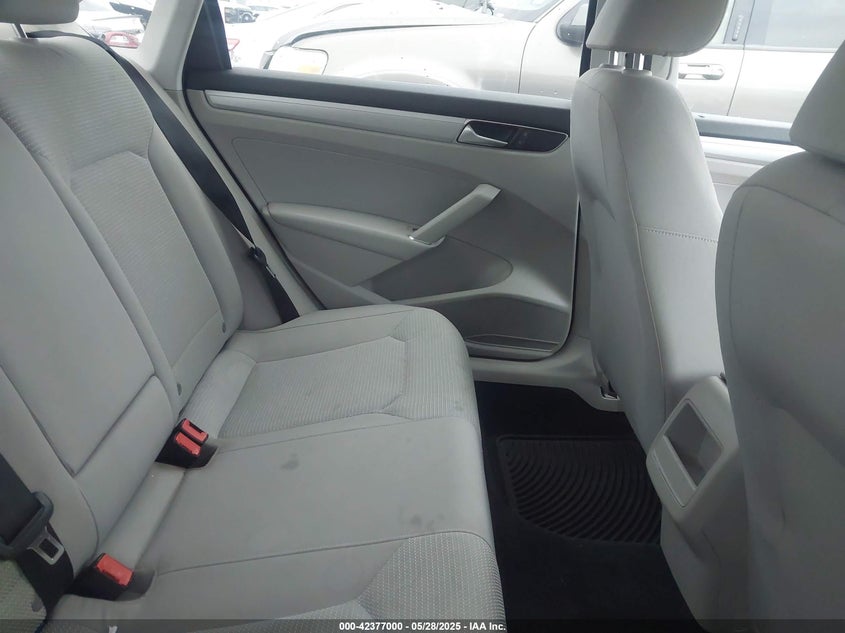 2016 VOLKSWAGEN PASSAT VIN: 1VWAT7A30GC038976