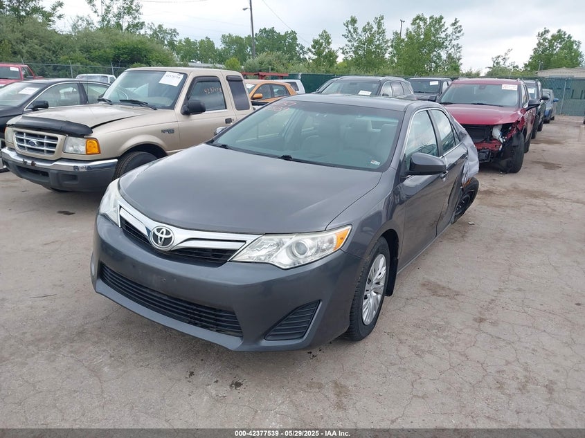 4T1BF1FK4EU440935 2014 TOYOTA CAMRY photo no. 2