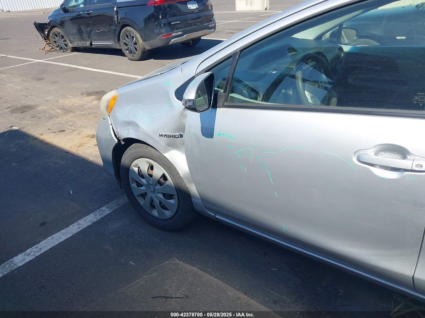 2013 TOYOTA PRIUS C VIN: JTDKDTB36D1535260