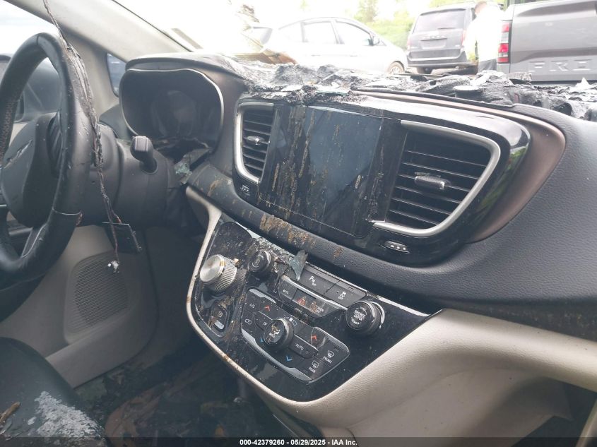 2018 Chrysler Pacifica Touring L VIN: 2C4RC1BG9JR217309 Lot: 42379260