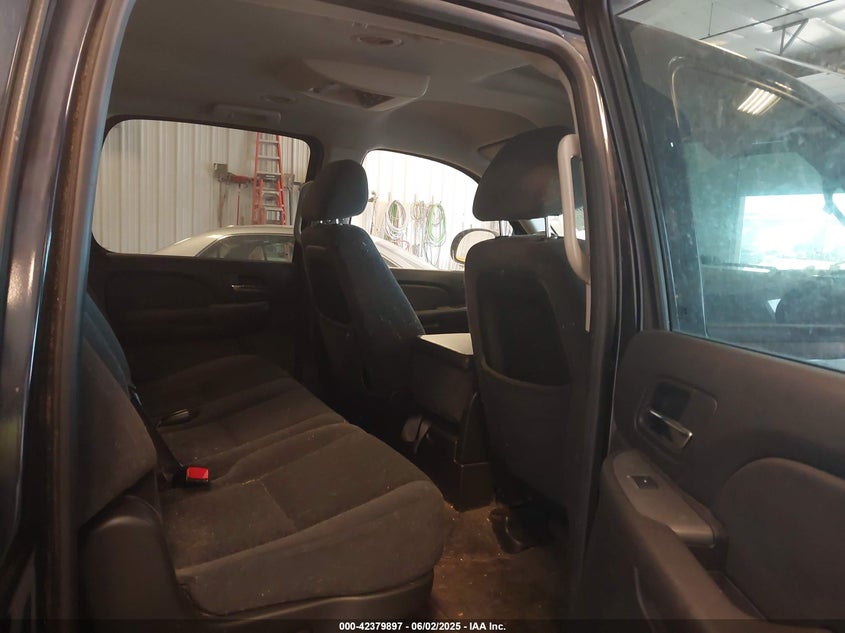 2008 CHEVROLET SUBURBAN VIN: 1GNFK16328J211810