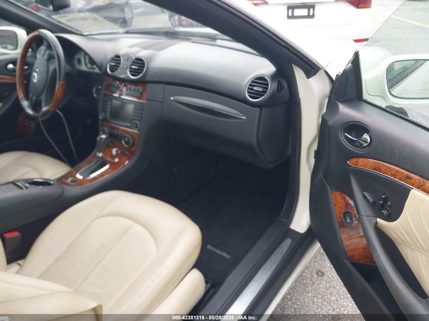 2009 MERCEDES-BENZ CLK 350 VIN: WDBTK56FX9T105106