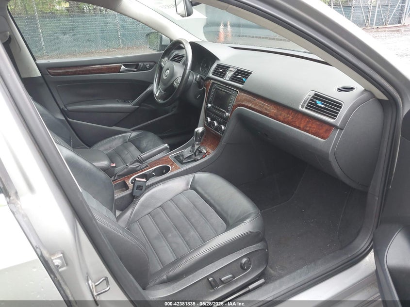 2013 VOLKSWAGEN PASSAT VIN: 1VWCN7A37DC045616