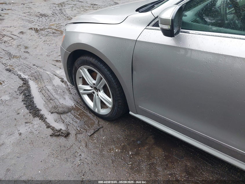 2013 VOLKSWAGEN PASSAT VIN: 1VWCN7A37DC045616
