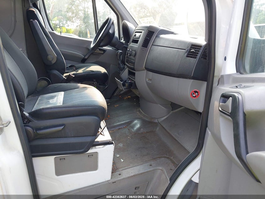 2011 MERCEDES-BENZ SPRINTER VIN: WD3PE8CC6B5532132
