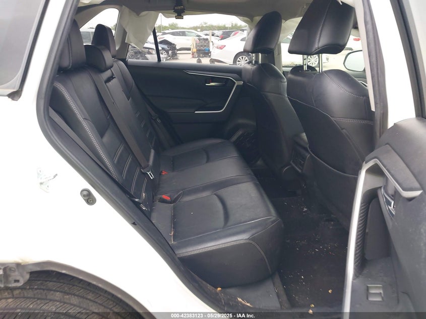 2019 TOYOTA RAV4 XLE PREMIUM - JTMC1RFV3KD003343