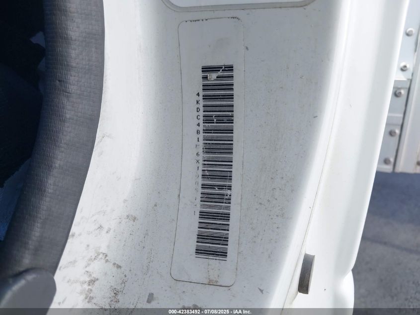 1999 GMC W4500 W45042 VIN: 4KDC4B1R6XJ005181 Lot: 42383492