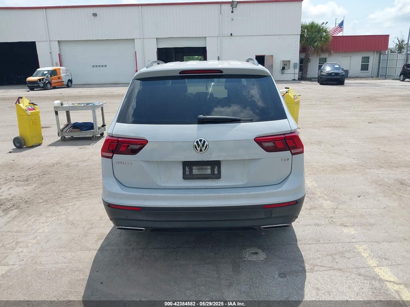2018 VOLKSWAGEN TIGUAN VIN: 3VV1B7AX5JM097778