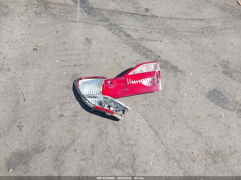 1998 Honda Accord Ex VIN: 1HGCG5657WA268931 Lot: 42384605