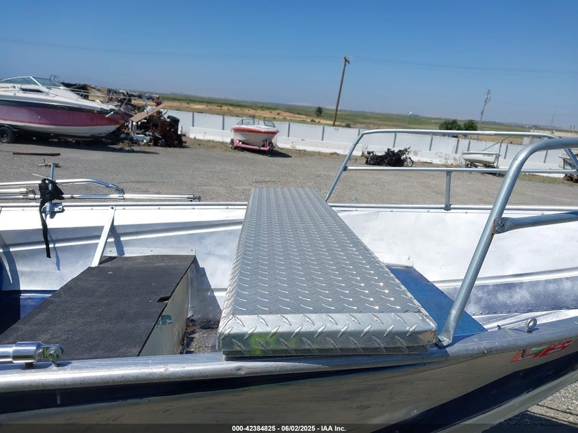 2001 VALCO FISHING ALUMINUM auction photo 5