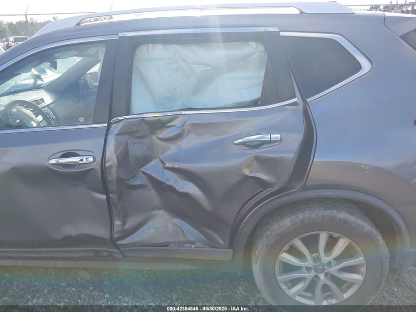 VIN KNMAT2MT3JP501999 2018 NISSAN ROGUE SV