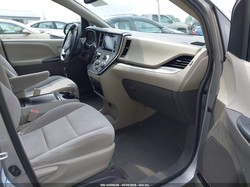 2019 TOYOTA SIENNA VIN: 5TDJZ3DC1KS223793