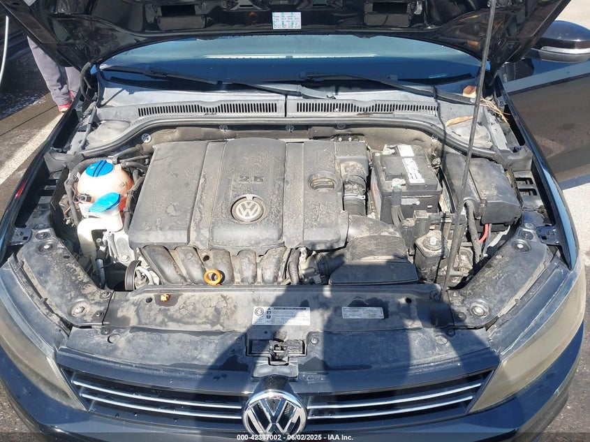 2013 VOLKSWAGEN JETTA VIN: 3VWDP7AJ7DM279184