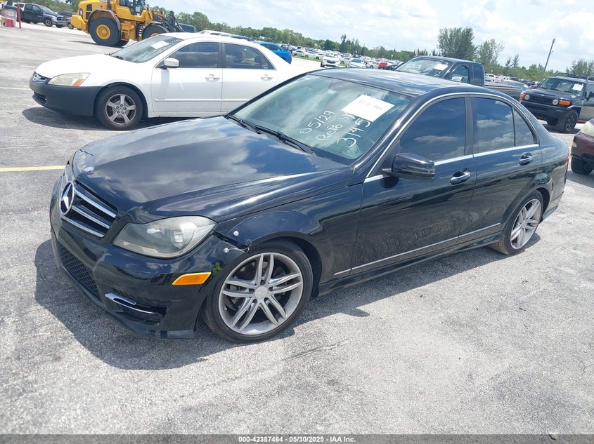 2014 MERCEDES-BENZ C 250 - WDDGF4HB7ER314537