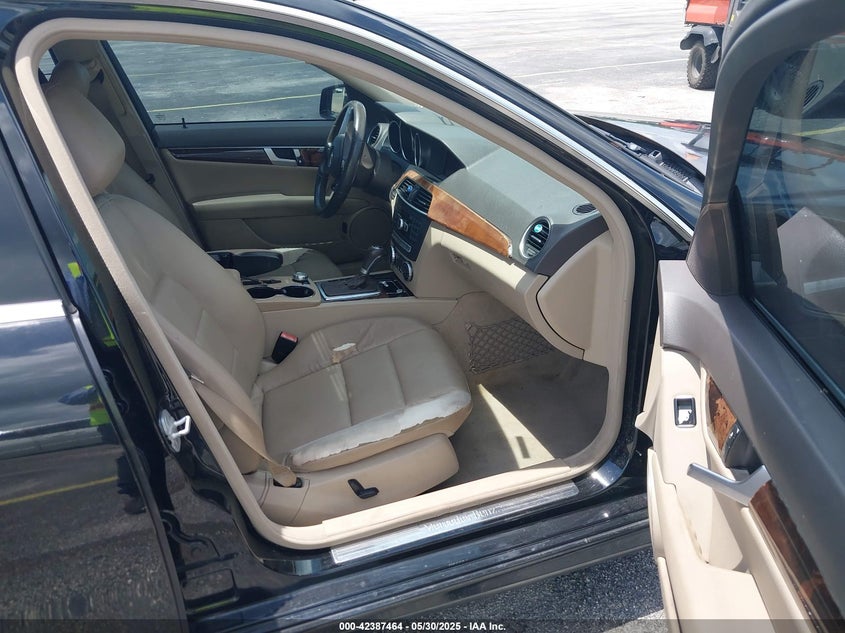 2014 MERCEDES-BENZ C 250 - WDDGF4HB7ER314537