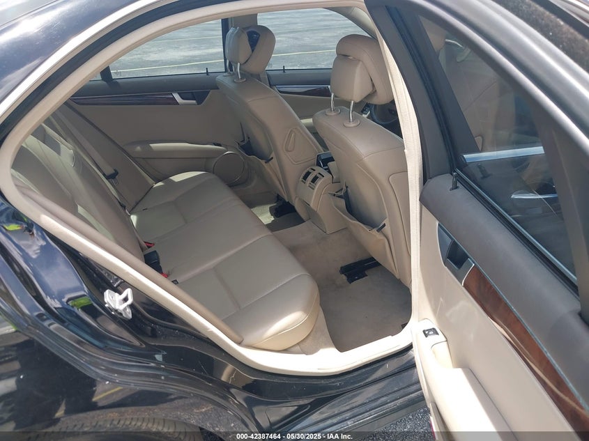 2014 MERCEDES-BENZ C 250 - WDDGF4HB7ER314537