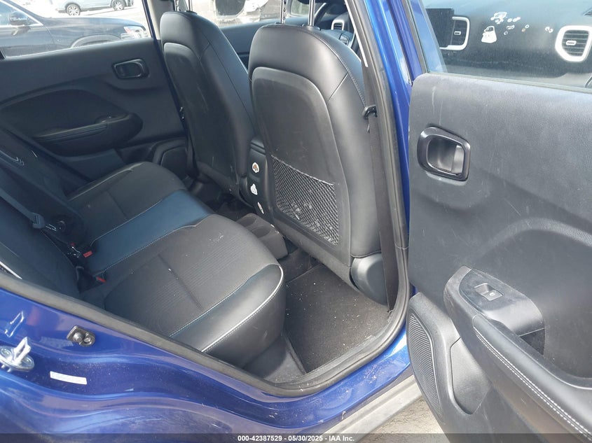 2023 HYUNDAI VENUE LIMITED - KMHRC8A34PU212064