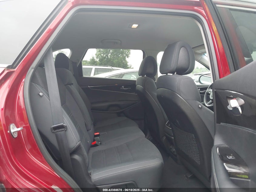 2016 KIA SORENTO VIN: 5XYPGDA54GG137961