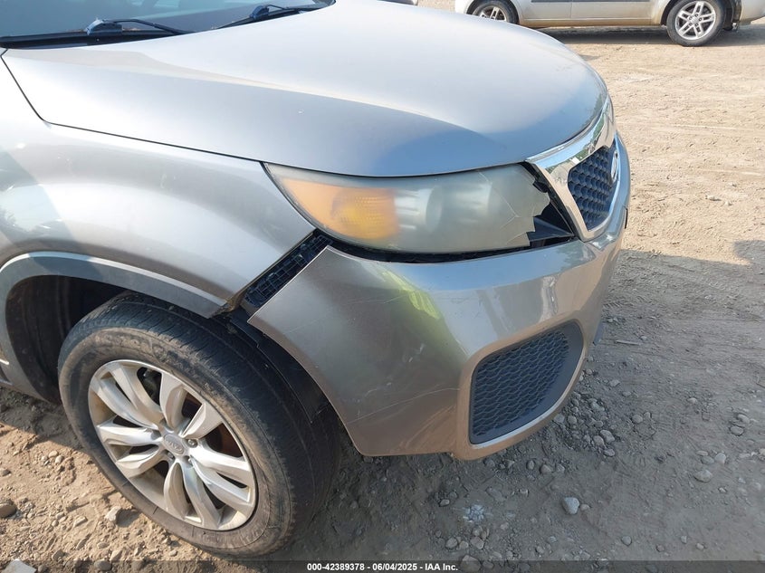 2011 KIA SORENTO VIN: 5XYKTDA25BG064118