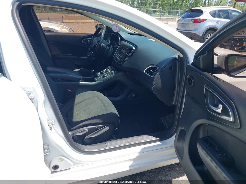 2016 CHRYSLER 200 VIN: 1C3CCCAB2GN159948