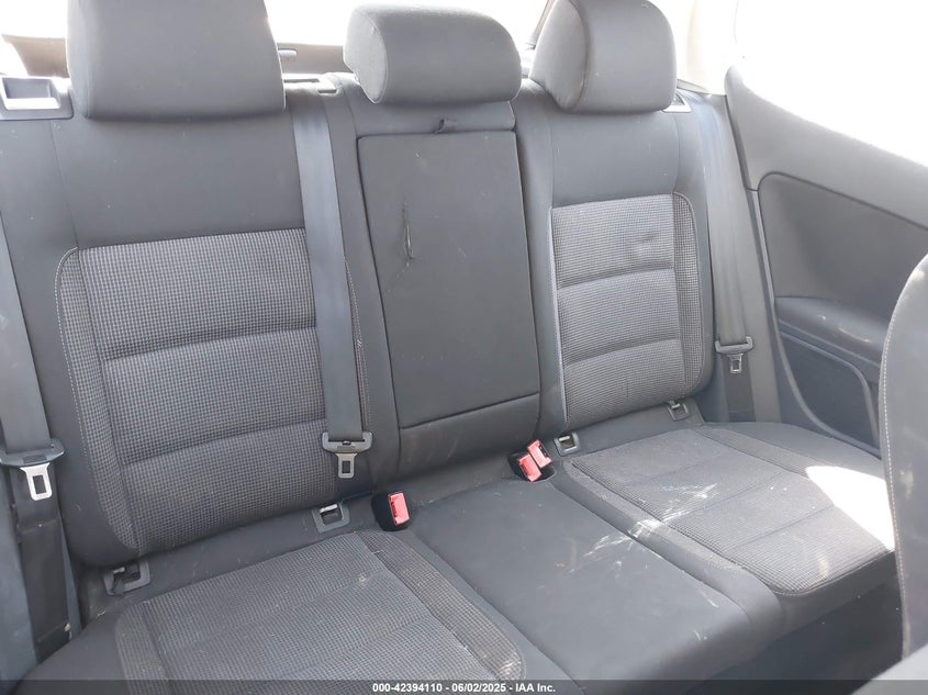 2011 VOLKSWAGEN GOLF VIN: WVWBB7AJ7BW016456
