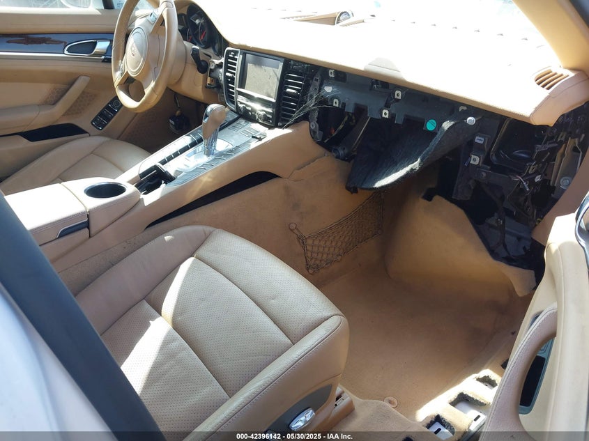 2011 PORSCHE PANAMERA VIN: WP0AA2A75BL010310