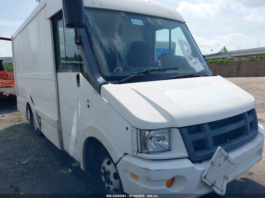 2013 Isuzu Commercial Van null van diesel JALB4T172D7W00945 photo #1