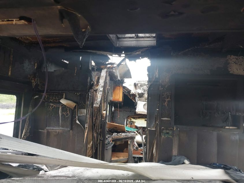 2009 Ford E-350 Cutaway VIN: 1FDWE35S99DA76843 Lot: 42401308