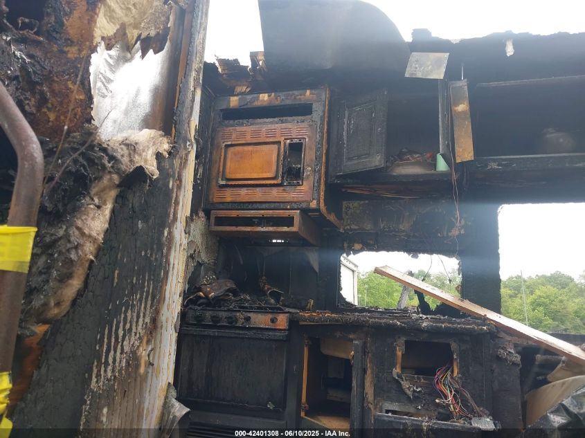 2009 Ford E-350 Cutaway VIN: 1FDWE35S99DA76843 Lot: 42401308