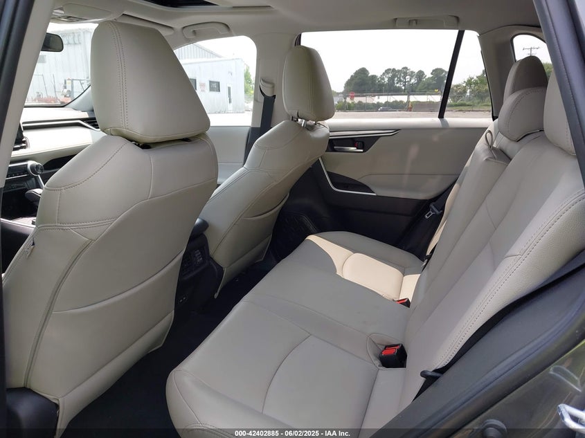 2022 TOYOTA RAV4 HYBRID VIN: 2T3RWRFV4NW136440