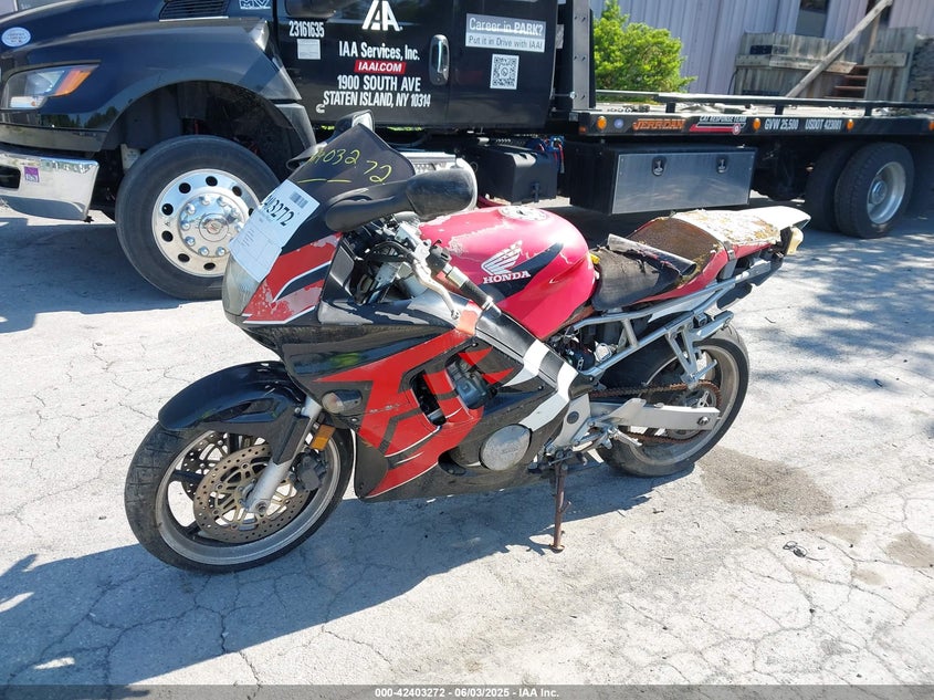 JH2PC2503WM703210 1998 HONDA CBR photo no. 2
