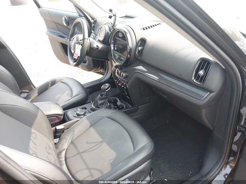 2017 MINI COUNTRYMAN COOPER - WMZYV5C35H3E01693