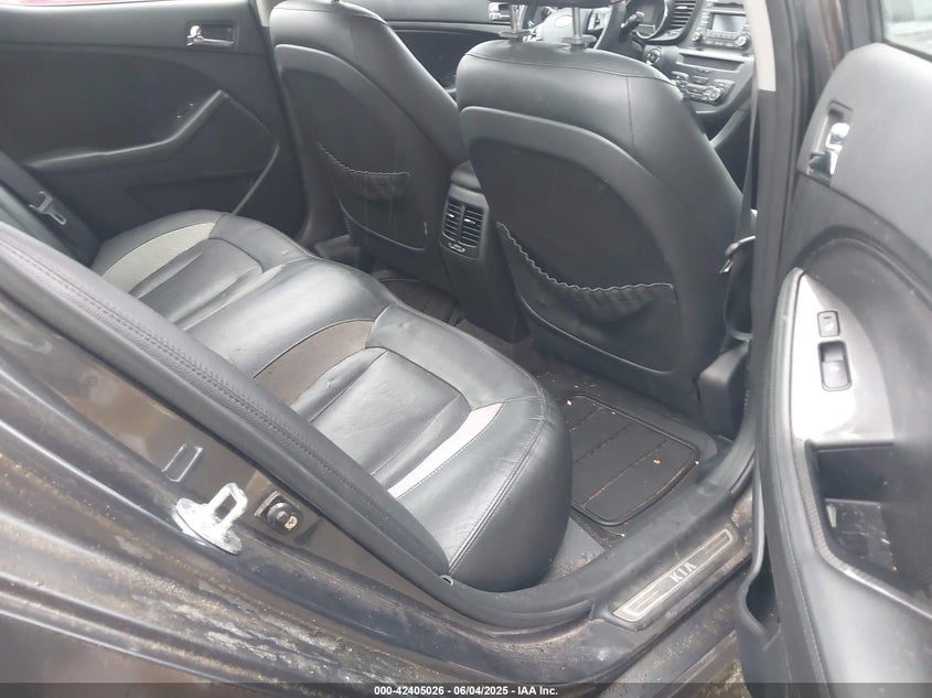 2011 KIA OPTIMA VIN: KNAGR4A63B5123700
