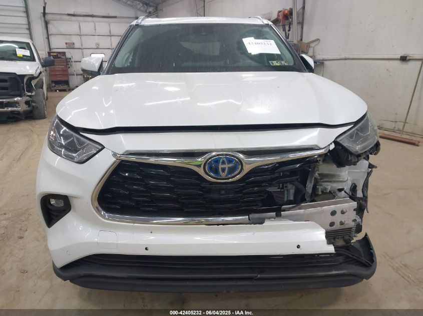 2022 Toyota Highlander - 5TDXBRCH3NS552613