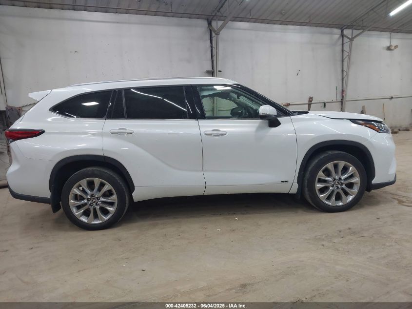 2022 Toyota Highlander - 5TDXBRCH3NS552613