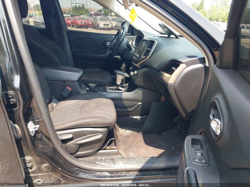 2017 JEEP CHEROKEE VIN: 1C4PJLCB8HW514195