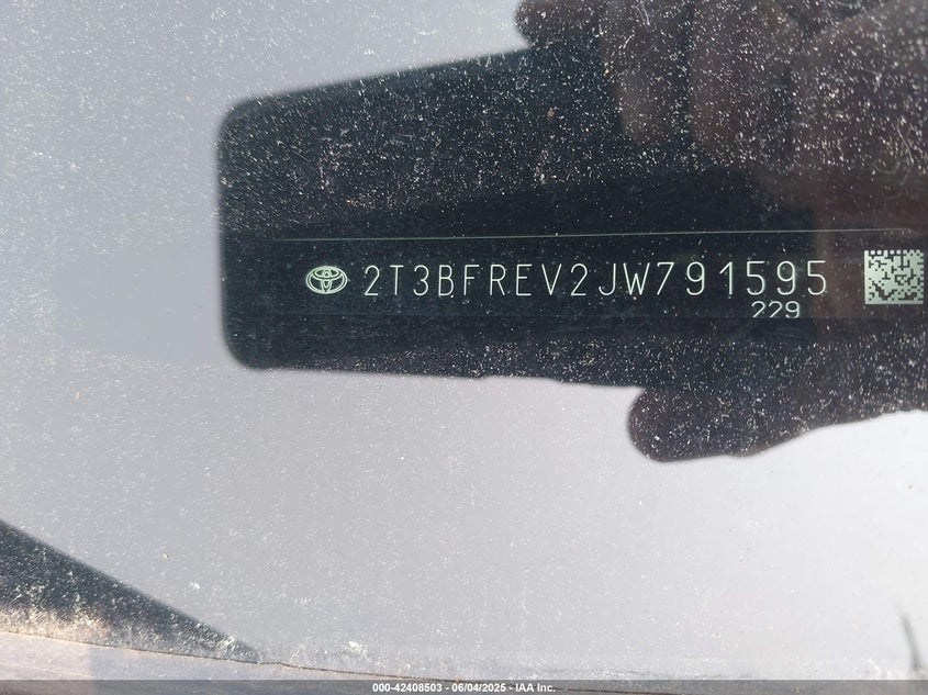 2018 TOYOTA RAV4 VIN: 2T3BFREV2JW791595