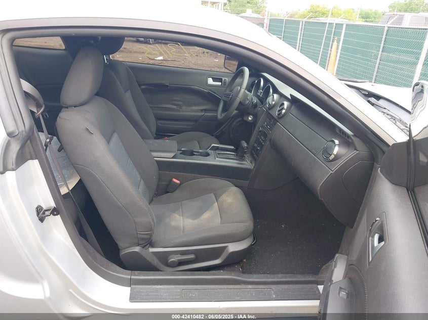 2008 FORD MUSTANG VIN: 1ZVHT80N685158231