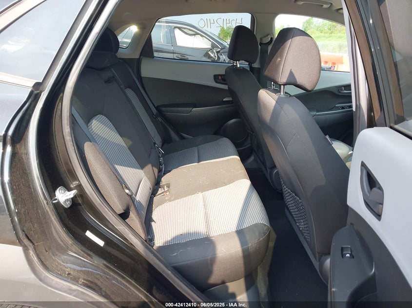 VIN KM8K2CAA2JU083173 2018 HYUNDAI KONA SEL