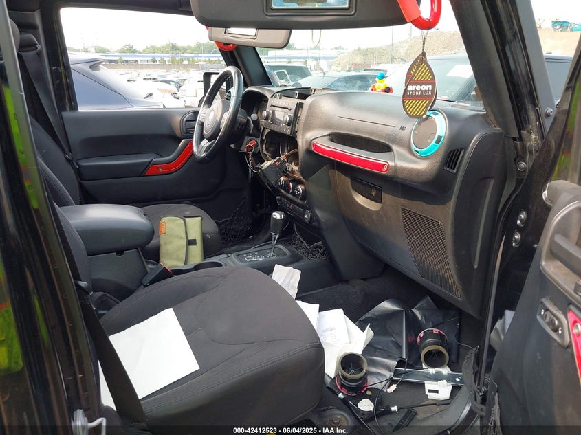 2015 JEEP WRANGLER UNLIMITED SPORT - 1C4BJWDG1FL519307