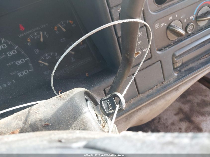 2008 Chevrolet Silverado VIN: 2GCEC19RV81120600 Lot: 42413328