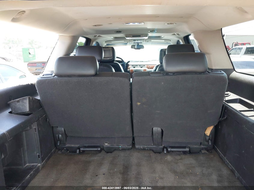 2010 CHEVROLET SUBURBAN 1500 VIN: 1GNUCJE08AR133987