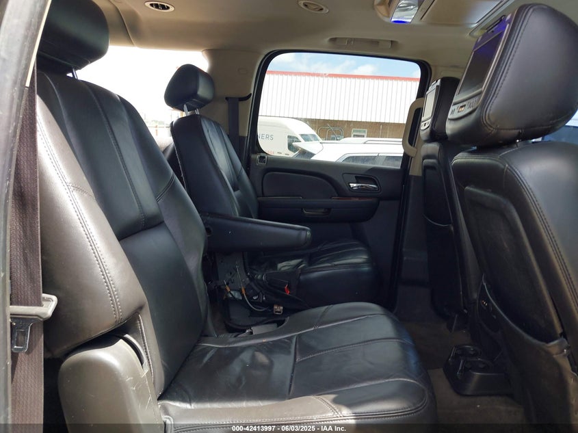 2010 CHEVROLET SUBURBAN 1500 VIN: 1GNUCJE08AR133987