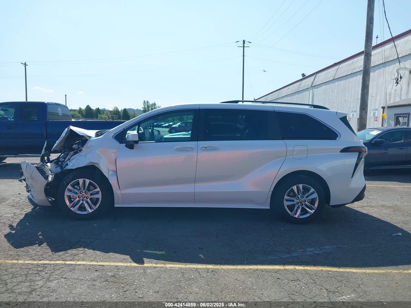 VIN 5TDJRKECXPS152836 2023 TOYOTA SIENNA XLE