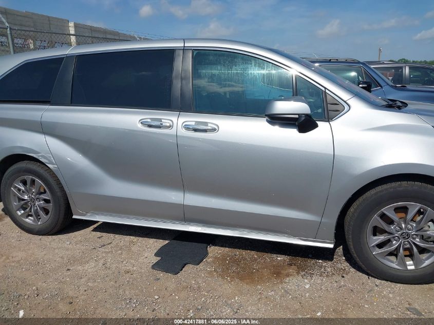 2022 Toyota Sienna - 5TDYRKEC8NS109477