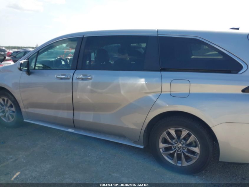 2022 Toyota Sienna - 5TDYRKEC8NS109477