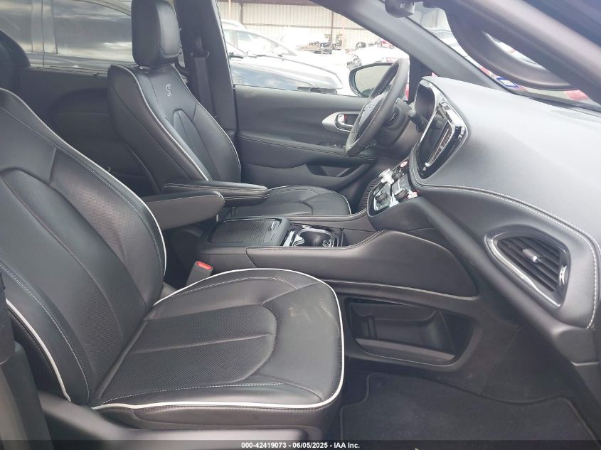 2025 Chrysler Pacifica - 2C4RC1GG9SR551916