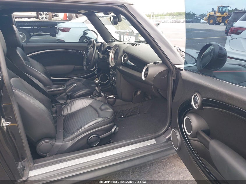 2014 MINI CLUBMAN VIN: WMWZG3C53ETY33385