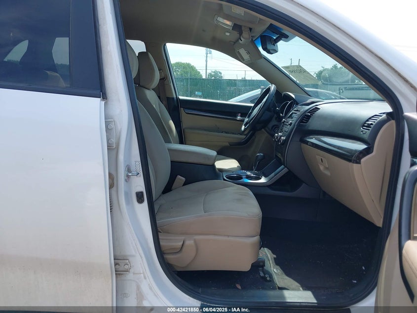 2011 KIA SORENTO VIN: 5XYKT3A1XBG101827